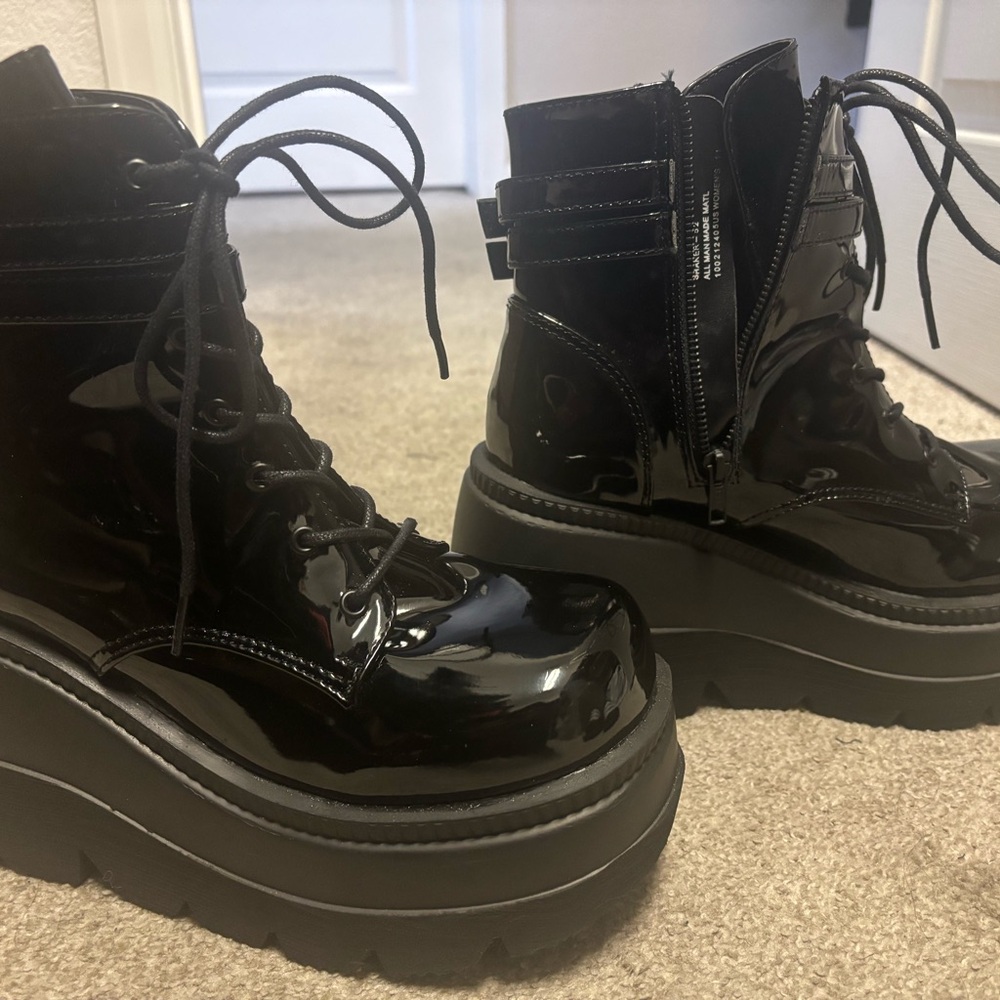 Demonia Shaker 52 Black Pstent Platform Ankle Boots. Vegan. Womens size 10 - Picture 7 of 11